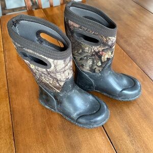 Bogs Kids Camo and Black Rain & Snow Boots